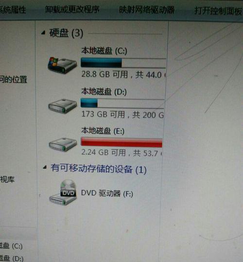 解决电脑无法读取U盘的问题（修复技巧和常见故障排除方法） 