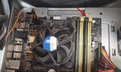 探索台式电脑主机内存条的位置（寻找内存条插槽并了解其重要性） 